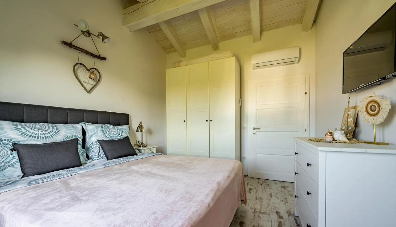 Villa Desire For 10 People In Central Istria With Private 53 M2 Pool And Pet Friendly Juršići
